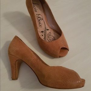 Tan leather heels from Italy